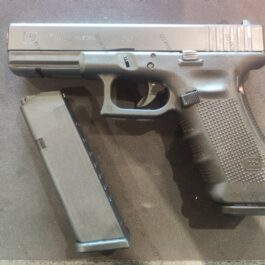 Pack Pistolet Glock 17 Gen4 calibre 9 mm Luger occasion