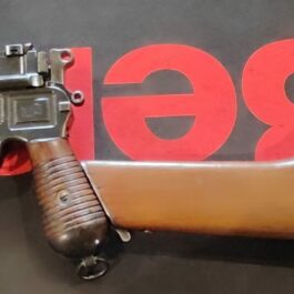 Pistolet Mauser C96 Calibre : 7.63 mauser avec son étui crosse