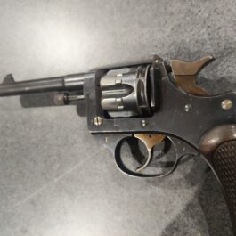 REVOLVER REGLEMENTAIRE FRANÇAIS modèle 1892 daté de 1896 calibre 8MM92 , ww1, WW2