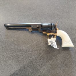 Revolver à Poudre Noire Pietta 1851 Navy Confederate Flag Grip  “YAN36FC” Cal.36